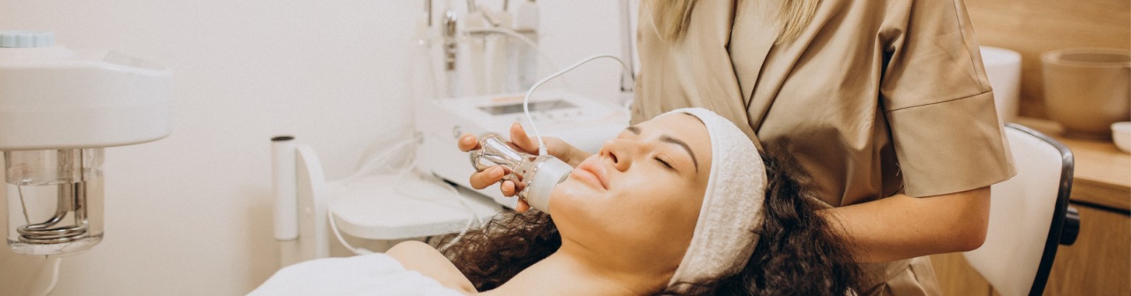 aula-magna-de-estetica-e-cosmetica-debate-o-mercado-de-trabalho