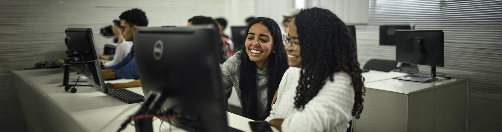 ensino-superior-amplia-oportunidades-para-jovens-no-mercado-de-trabalho