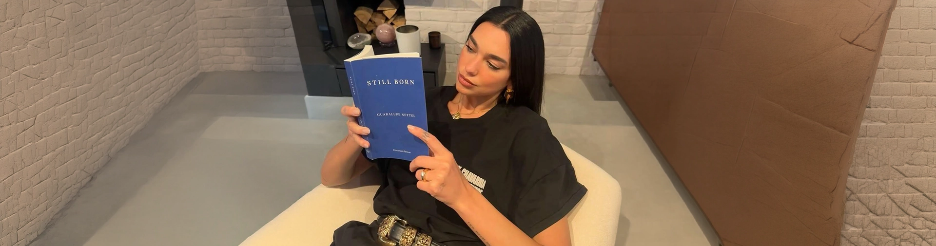 dua-lipa-mostra-como-a-leitura-pode-ampliar-conhecimentos-e-a-fainor-tambem